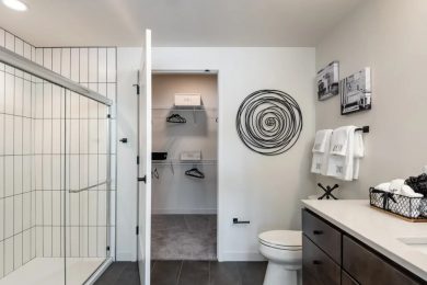 Interior Photo Bathroom